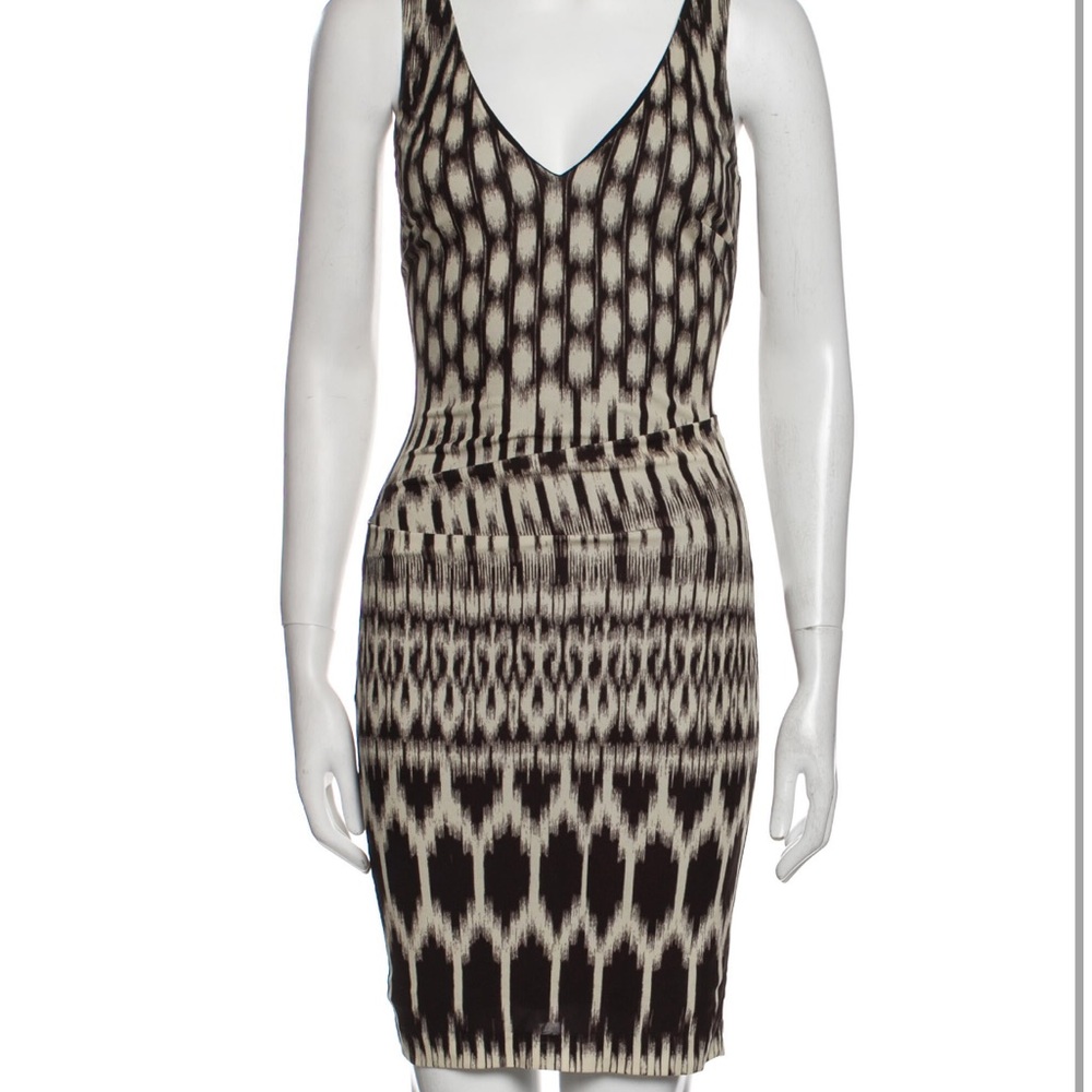 Nicole Miller Artelier sheath dress!  Body contouring, exquisite understated